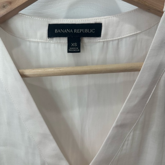 Banana Republic Ivory Minimalist Sleeveless Blouse XS - Picture 3 of 7